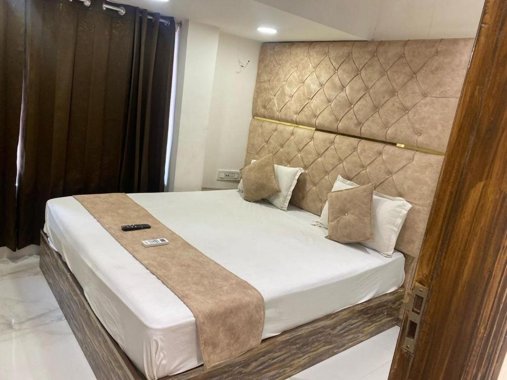 Room image 3